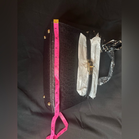 Elegant Black Handbag - Picture 5 of 6